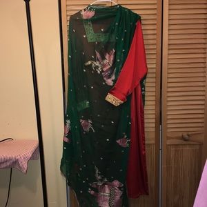 Indian/Pakistani Traditional Shalwar Kameez